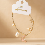 🌊💎 Deniz Esintisi: Altın Renk Sallantılı Charm Bileklik ✨🐚